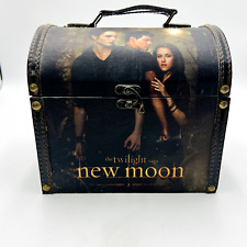 The Twilight Saga New Moon Vintage Travel Case Trunk - Edward, Bella picture