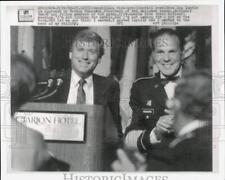 1988 Press Photo Nathan Monastra applauds Dan Quayle after St. Louis speech picture