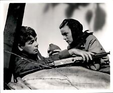 RL36B Original Photo MARGUERITE CHAPMAN Comrades in Arms 1945's COUNTER-ATTACK picture