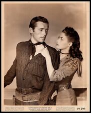 Yvonne De Carlo + Howard Duff in Calamity Jane and Sam Bass (1949) PHOTO M 174 picture