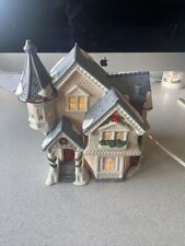 2001 Limited Heartland Valley Village Porcelain Lighted House Christmas O'Well picture