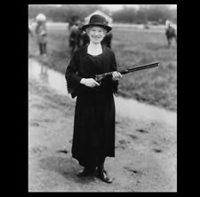 Annie Oakley Holding Rifle PHOTO, Buffalo Bill Wild West Show 1922, RARE IMAGE picture
