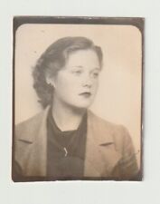 VINTAGE PHOTO BOOTH - VERY PRETTY YOUNG WOMAN picture