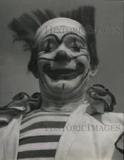 1951 Press Photo Smiling clown - spa37570 picture