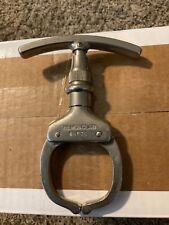 Vintage Argus MFG Co. Chicago ILL USA THE IRON CLAW Handcuff  64575  Excellent picture