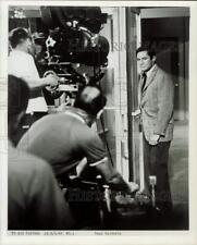 1963 Press Photo TV Actor Paul Richards behind the camera in 