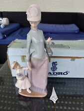 Lladro Mother Daughter Homecoming Lady Woman Holding Childs Hand Retired 14