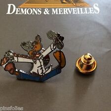 Pin's Folies *** Enamel badge Demons Looney Tunes Daffy Duck L23 picture