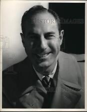 1949 Press Photo Radio personality Bill Stern smiles during interview. picture