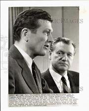 1965 Press Photo John Lindsay and Nelson Rockefeller talk to press in New York picture