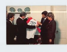 Postcard Carl Yastrzemski presents President Carter with a T Shirt DC USA picture