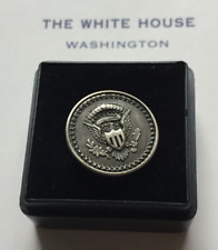 PRESIDENT GEORGE W BUSH -VINTAGE PRESIDENTIAL STAFF LAPEL PIN- WHITE HOUSE-ISSUE picture