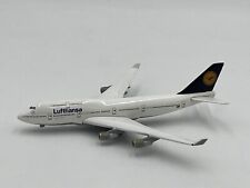 1:400 B747-400 Lufthansa Diecast Airplane Model picture