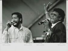 1990 Press Photo William King, Walter Clyde of The Commodores Perform at Holyoke picture