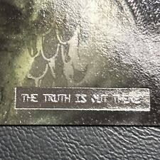 11d The X-Files 1996 Topps Foil Stamp The Truth Is Out There #29 Jose Chung picture