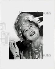 1962 Press Photo UK's Queen Mother Elizabeth Waves at Ottawa, Canada, Airport picture