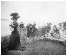 Poet Ella Wheeler Wilcox, in large hat with feathers and vei - 1900 Old Photo picture