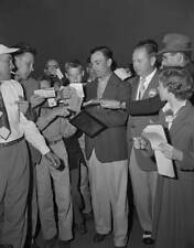 Ben Hogan Signing Autographs Golf Tournament 1951 Golf Old Photo picture