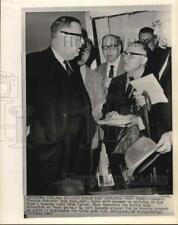 1967 Press Photo Israeli Foreign Minister Abba Eban with newsmen in New York picture