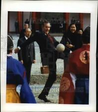 1992 Press Photo President Bush Plays Kemari Imperial Palace Kyoto Japan picture