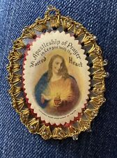 Vintage SACRED HEART JESUS APOSTLESHIP OF PRAYER Badge Golden Crochet Beautiful picture