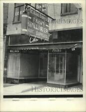 1974 Press Photo Vacant storefront in downtown Schenectady, New York - tua16065 picture