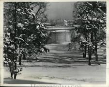 1935 Press Photo Wash DC with new covering of snow at Lincoln Memorial picture