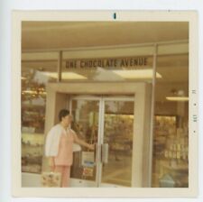 Vintage Snapshot Photo Cute Tourist One Chocolate Ave. Hershey Store NYC 1971 picture