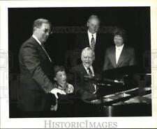 1992 Press Photo Pianist Max Showalter performs with Friends - nha09367 picture