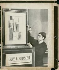 An employee at the Drouot Auction house present... - Vintage Photograph 1202797 picture