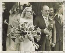 1933 Press Photo Lord Inchcape and Leonora Brooke after their wedding in London picture