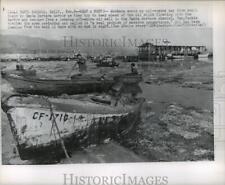1969 Press Photo Santa Barbara, California. Oil Leak On The Beaches - mjb54992 picture
