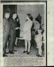 1969 Press Photo Royal Family - Princess Anne Meets Family of Frank Borman picture