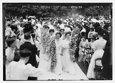Daisy Chain - Vassar College Graduation,June 1908,women,flowers,spectators picture