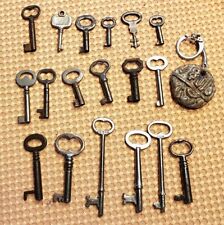 Lot of 18 Skeleton Keys picture