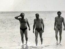 1970s Three Muscular Guys Shirtless Men Beefcake Gay Int VINTAGE B&W PHOTO picture