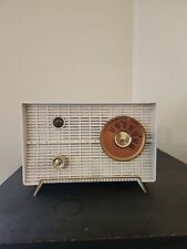 vintage 1950s RCA VICTOR RADIO tabletop size WORKS model 8-X-5E picture