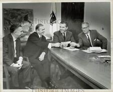 1968 Press Photo Massachusetts Turnpike Authority meeting with investors picture