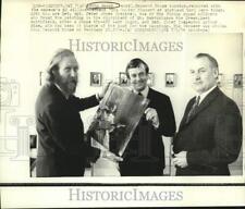 1974 Press Photo John Jacob and others with recovered Vermeer painting picture