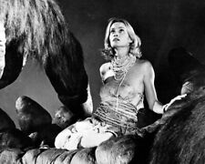 King Kong 1976 Jessica Lange sits in Kong's hand in skimpy outfit 4x6 photo picture