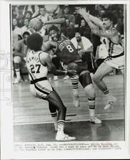 1973 Press Photo Braves vs. Pistons action on the court in Buffalo, New York picture