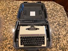 Sears Achiever Manual Typewriter with Correction Model 268.52500 w/Case picture