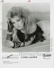 1989 Press Photo Singer Cyndi Lauper - lrp82868 picture