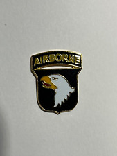 US ARMY 101ST AIRBORNE DIVISION HAT/LAPEL PIN MEASURING 1 INCH picture