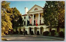 Williamsburg Inn Virginia Driveway Front View American Flag Historic VA Postcard picture