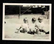 1920s 3 KIDS PLAYING THE SAND w/PAILS OLD/VINTAGE PHOTO SNAPSHOT- I980 picture