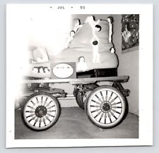 c1950s Photo of Old Women in a Shoe Circus Antique Float~Bandwagon~VTG Snapshot picture