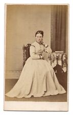ANTIQUE CDV C. 1860s W. BURYILL GORGEOUS YOUNG LADY HAND-TINTED LONDON ENGLAND picture