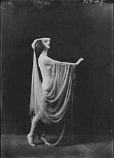 Isadora Duncan dancer,fabric,clothing,women,performers,nude,c,Arnold Genthe,1915 picture