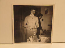 VINTAGE FOUND PHOTOGRAPH B&W ART OLD PHOTO 1950S JEWISH WOMAN SMILES PRESENT GPI picture